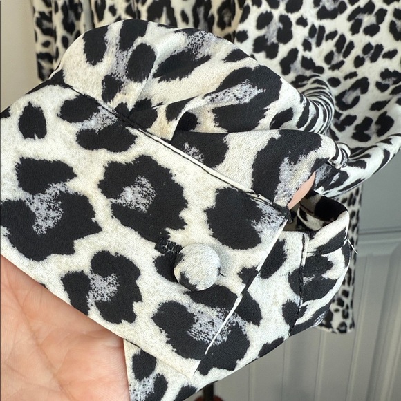 Vince Camuto – Animal Print Long Sleeve faux wrap Surplice Blouse – XL NWT - Picture 13 of 13